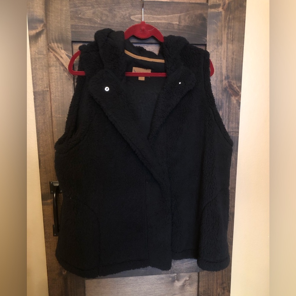Hooded sherpa vest by Koolaburra by Ugg